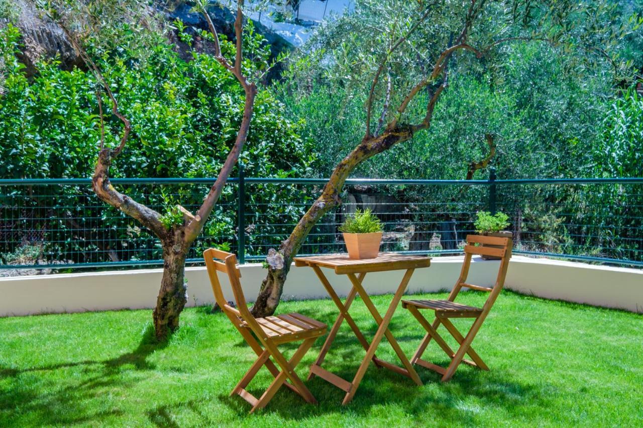 Almyros Aktis Private Garden Apartment Kalamáta Eksteriør bilde
