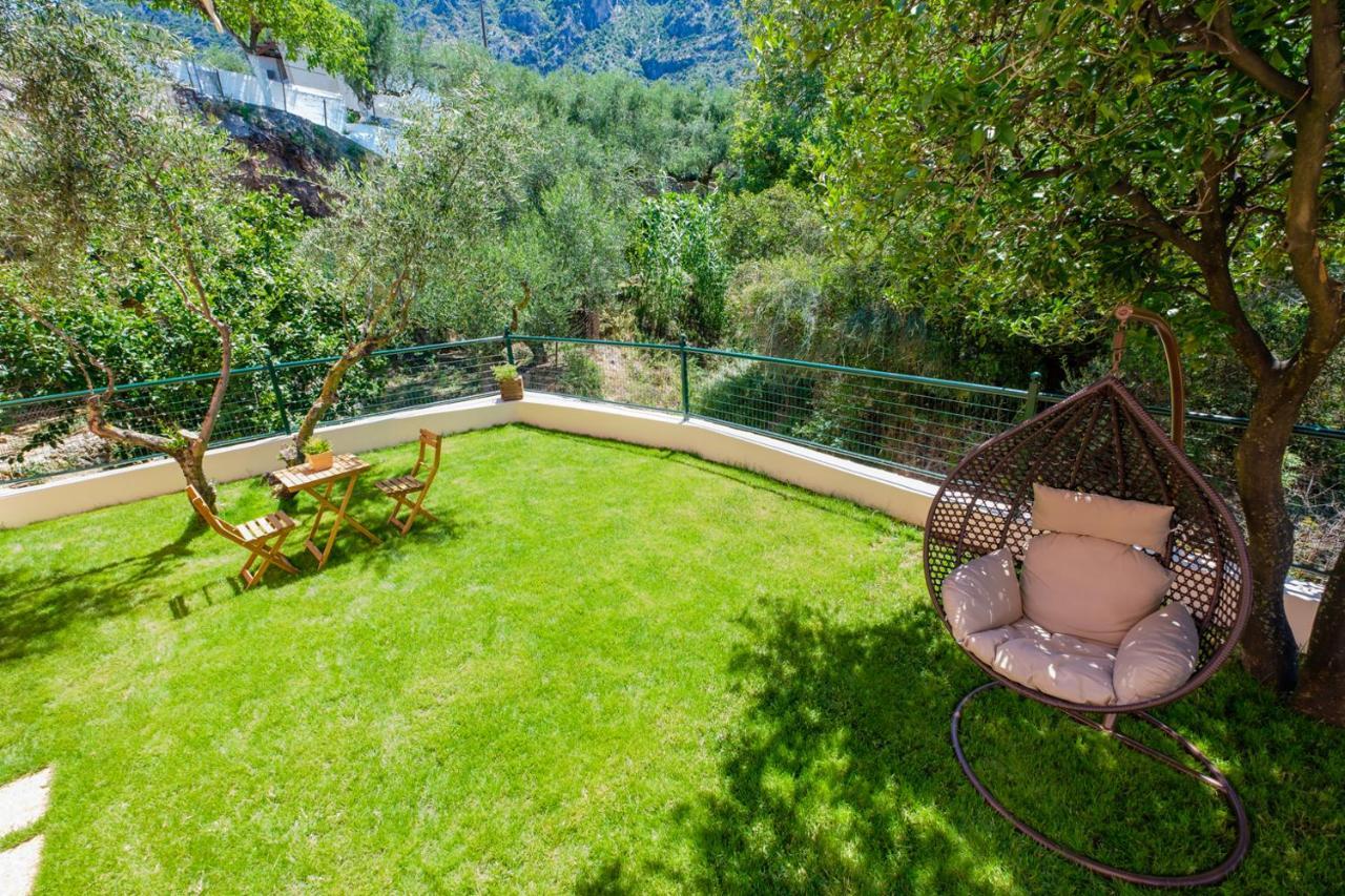 Almyros Aktis Private Garden Apartment Kalamáta Eksteriør bilde